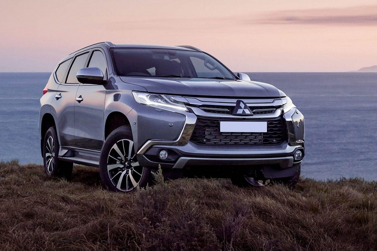 Mitsubishi Pajero Sport cu “xa hang”, giam toi 250 trieu dong-Hinh-2