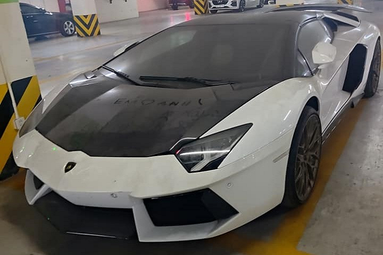 Lamborghini Aventador mui tran hon 20 ty, 