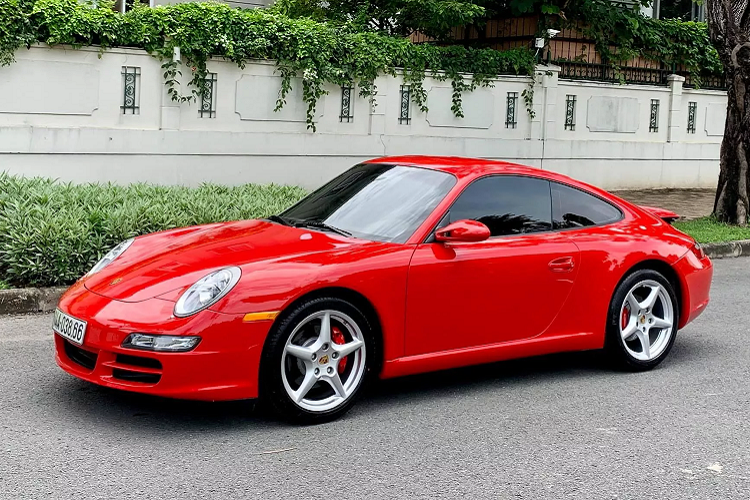 Can canh Porsche 911 hon 10 nam tuoi tai Viet Nam