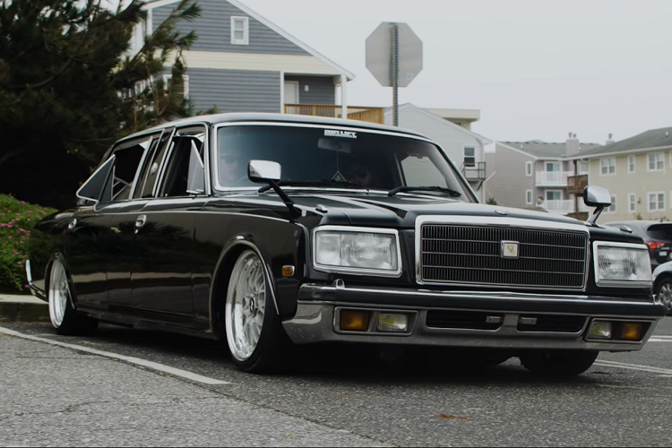 Toyota Century do keo dai, gam thap phong cach “ong trum“-Hinh-8