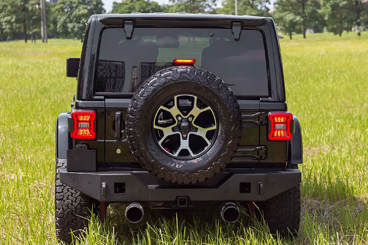 Jeep Wrangler Rubicon moi lan banh, chu xe da lo gan ty dong-Hinh-8