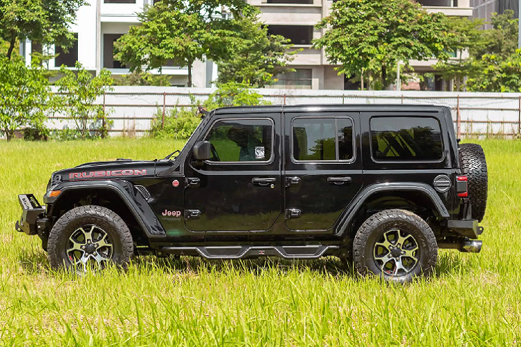 Jeep Wrangler Rubicon moi lan banh, chu xe da lo gan ty dong-Hinh-9