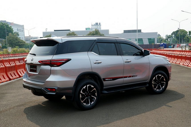 Toyota Fortuner TRD Sportivo tu 1,1 ty dong, van kem Legender-Hinh-7