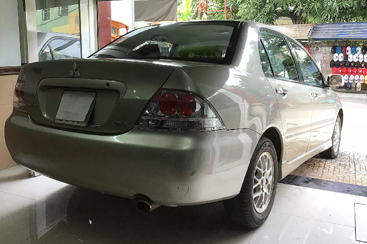 Xe Mitsubishi Lancer chay 17 nam, ban 180 trieu o Sai Gon-Hinh-3