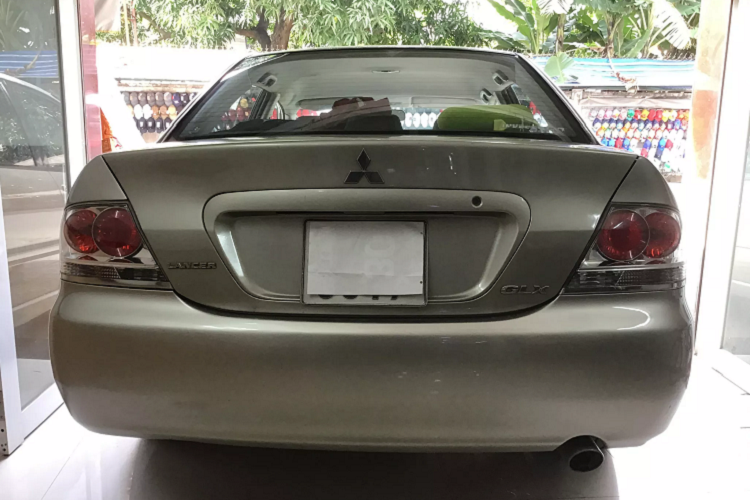 Xe Mitsubishi Lancer chay 17 nam, ban 180 trieu o Sai Gon-Hinh-4