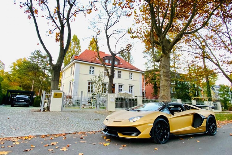 Cuong Do la tau sieu xe Lamborghini Aventador SVJ mui tran?