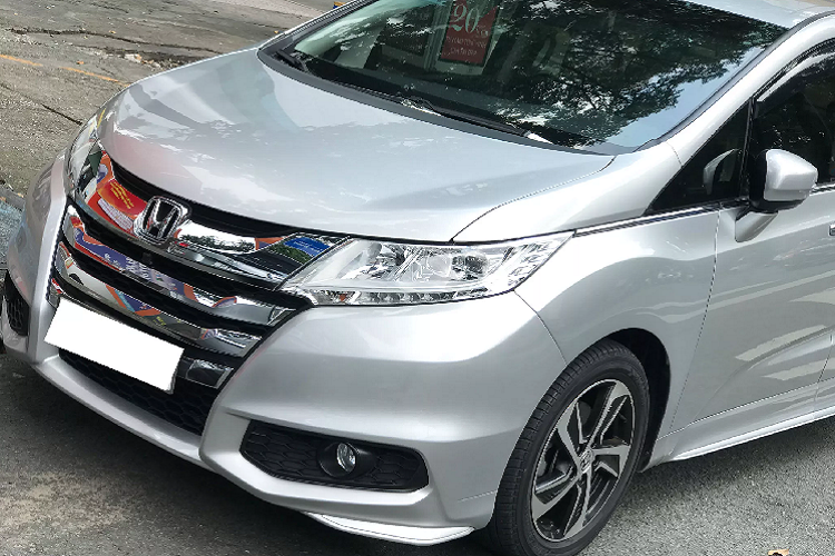 Honda Odyssey chay 5 nam tai Viet Nam, dat hon Kia Sedona 