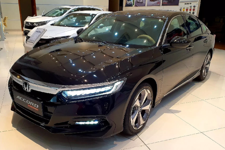 Honda Accord giam 150 trieu dong tai dai ly, 