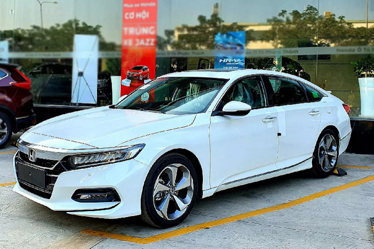 Honda Accord giam 150 trieu dong tai dai ly, 