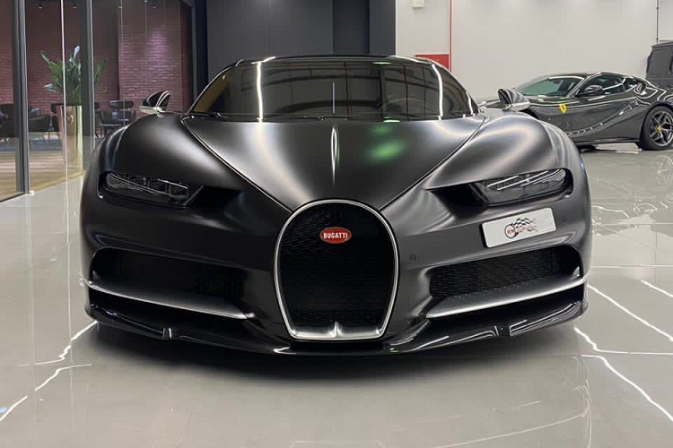 Bugatti Chiron voi gia lan banh tai Viet Nam chi hon 67 ty dong