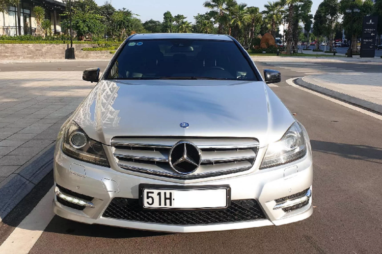 Co nen mua Mercedes-Benz C300 AMG 2013 chi 695 trieu o Sai Gon?-Hinh-2