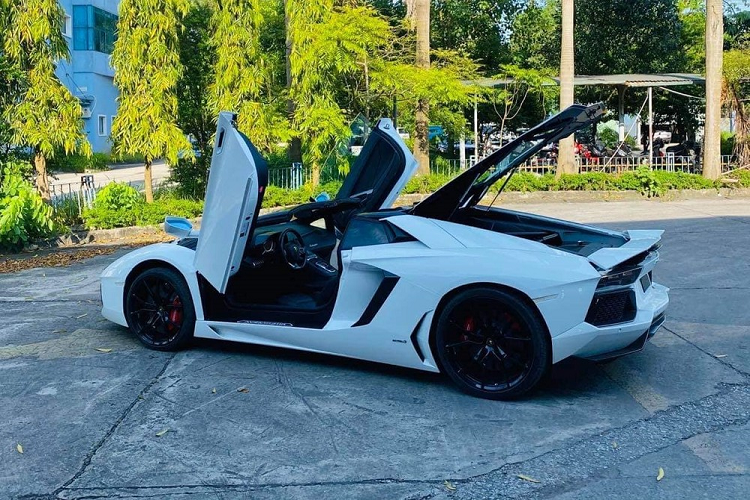 Lamborghini Aventador Roadster hon 37 ty cua dai gia Binh Phuoc?-Hinh-4