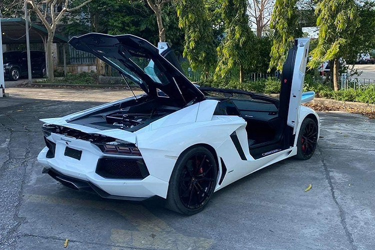 Lamborghini Aventador Roadster hon 37 ty cua dai gia Binh Phuoc?-Hinh-5