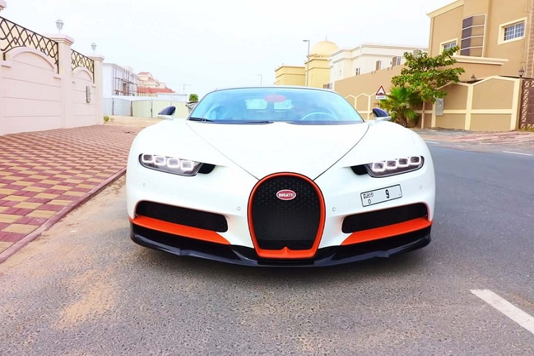 “Dan choi” chi 16,2 ty dong mua bien so cho Bugatti Chiron Sport-Hinh-2