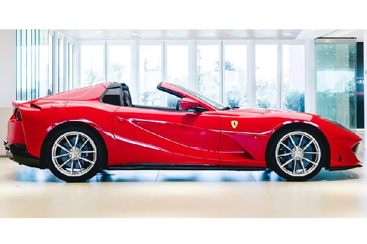 Sieu xe Ferrari 812 GTS mui tran, trieu do sap ve Viet Nam?-Hinh-3