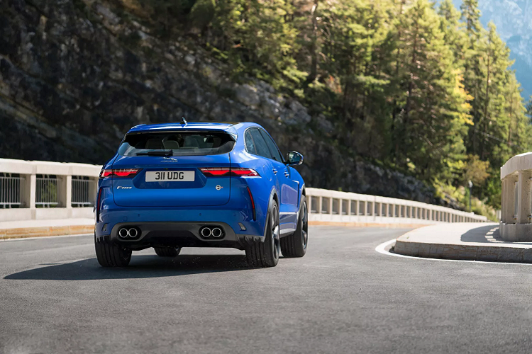 Chi tiet Jaguar F-Pace SVR 2021, them hieu suat va pha cach-Hinh-9