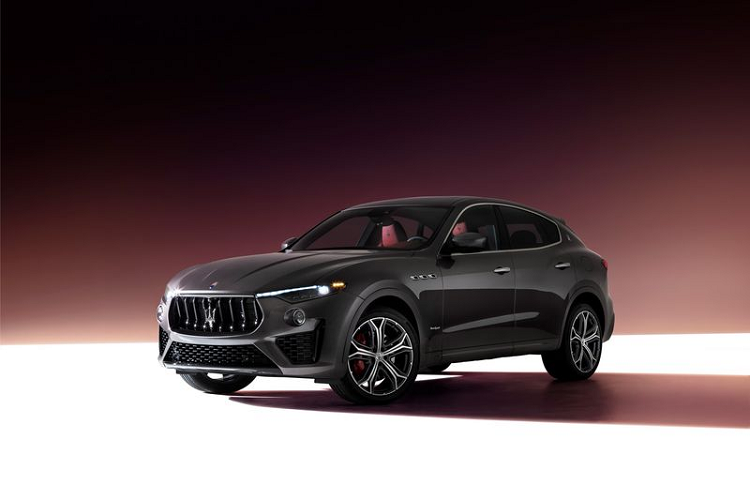 Maserati 2021 nang cap toan dien, man hinh trung tam to khong lo