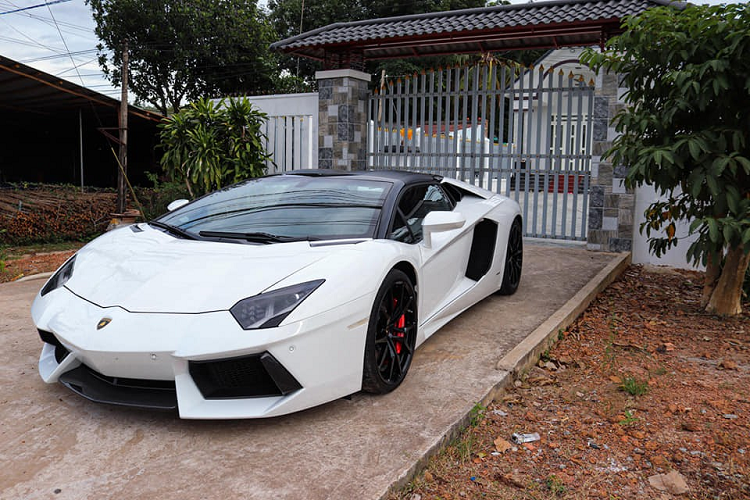 Sieu xe Lamborghini Aventador Roadster hon 37 ty tai Binh Phuoc-Hinh-2