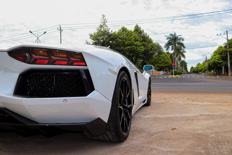 Sieu xe Lamborghini Aventador Roadster hon 37 ty tai Binh Phuoc-Hinh-7