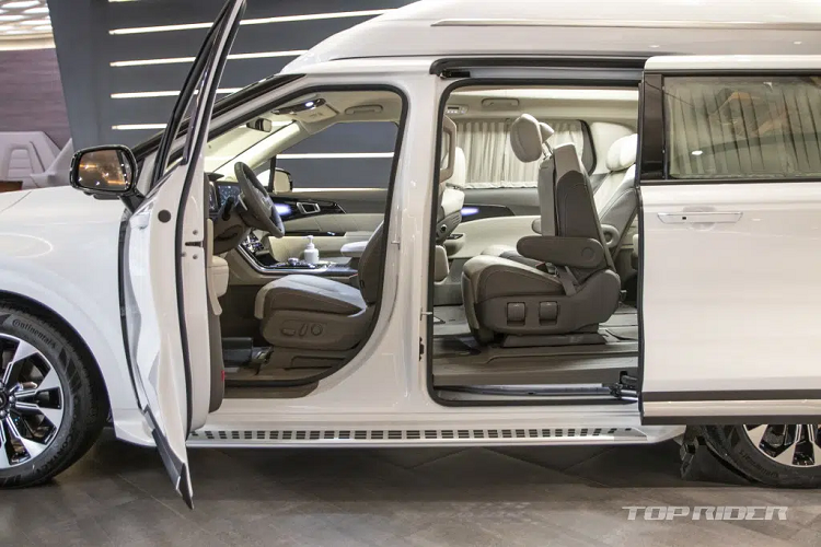 Kia Sedona High Limousine 2021 lo dien, chao ban hon 1,26 ty dong-Hinh-7