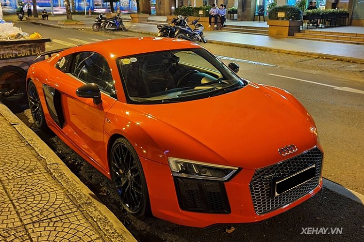 Sieu xe Audi R8 V10 Plus “tai xuat” cung chu nhan tai Sai Gon