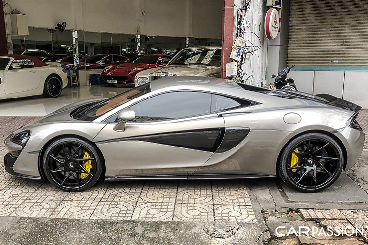 McLaren 570S dau tien tai Viet Nam tai xuat tren pho Sai Gon-Hinh-8