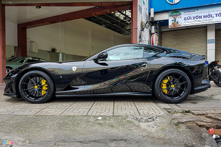 Them sieu xe Ferrari 812 Superfast trieu do ve Viet Nam-Hinh-3