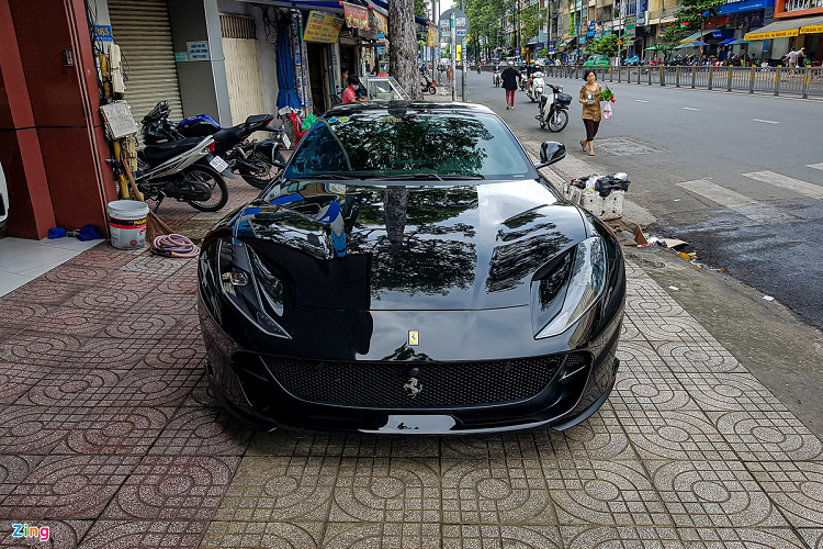 Them sieu xe Ferrari 812 Superfast trieu do ve Viet Nam