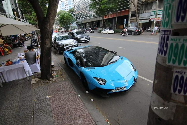 Ly lich Ferrari 488 GTB va Lamborghini Aventador SV khung o SG-Hinh-9