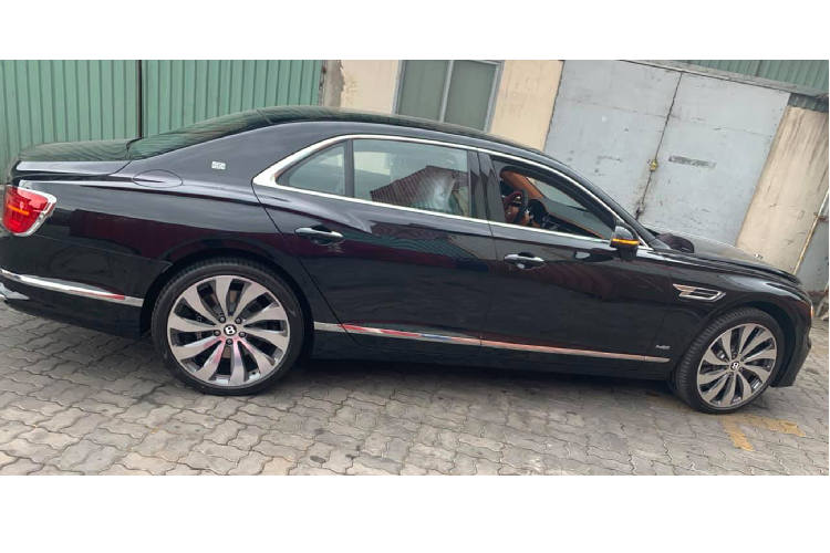 Them xe sang Bentley Flying Spur W12 gan 30 ty ve Viet Nam-Hinh-2