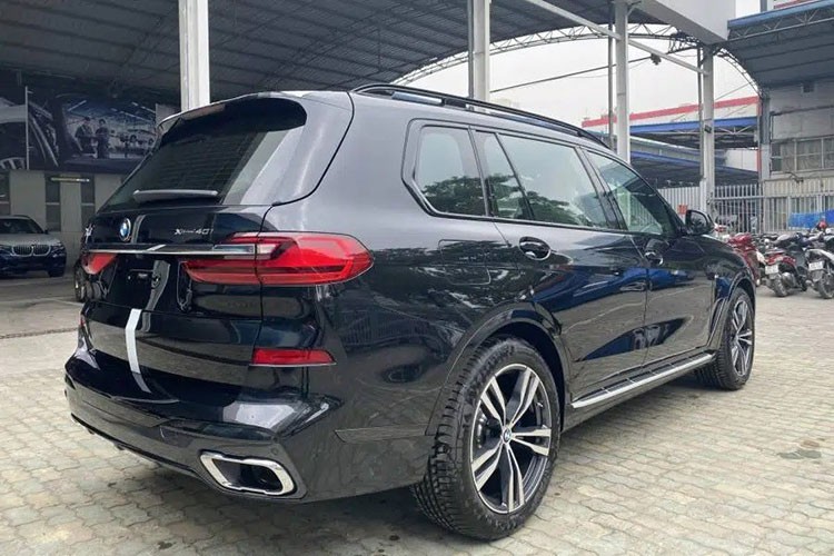 BMW X7 M Sport chinh hang ve Viet Nam re toi 1 ty dong-Hinh-2