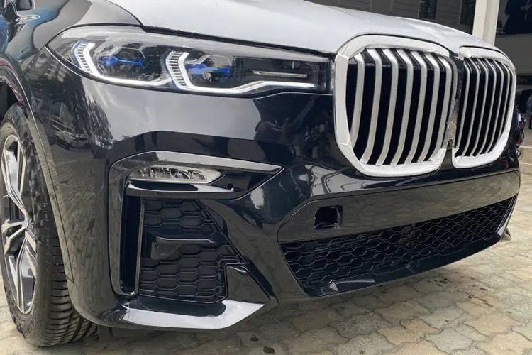 BMW X7 M Sport chinh hang ve Viet Nam re toi 1 ty dong-Hinh-3