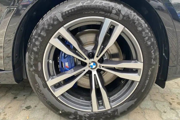 BMW X7 M Sport chinh hang ve Viet Nam re toi 1 ty dong-Hinh-4