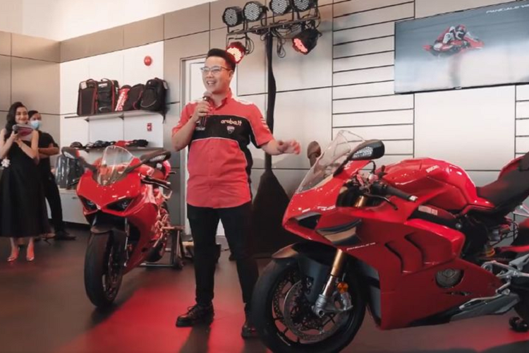 Dai gia Minh Nhua tau sieu moto Ducati Panigale V4 hon 2 ty dong-Hinh-2