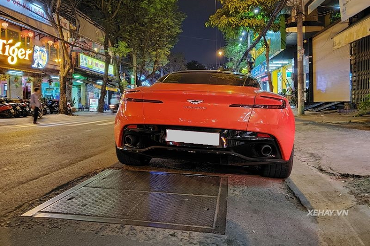 Dien kien Aston Martin DB11 chinh hang gan 16 ty tai Viet Nam-Hinh-5