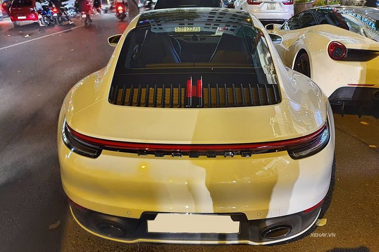 Ferrari 488 GTB va Porsche 911 chuc ty khoe dang o Sai Gon-Hinh-6