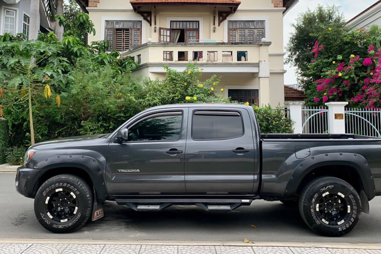Can canh Toyota Tacoma 