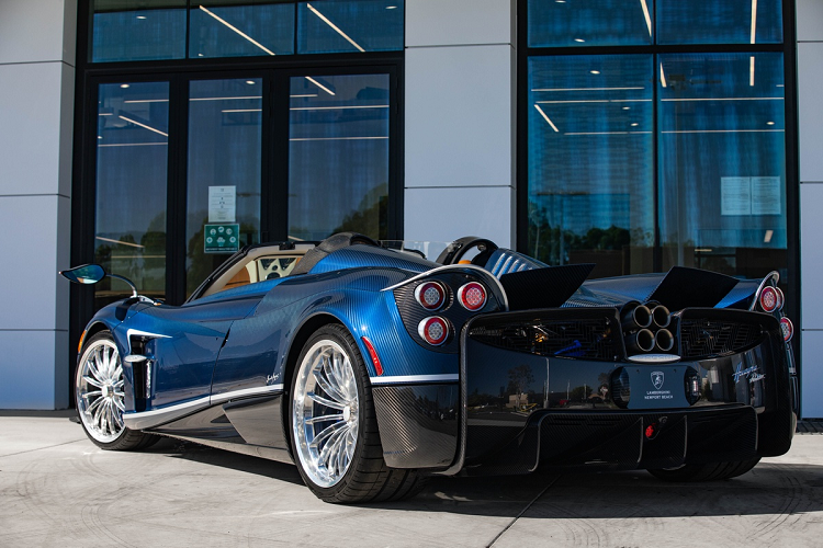 Pagani Huayra Roadster 