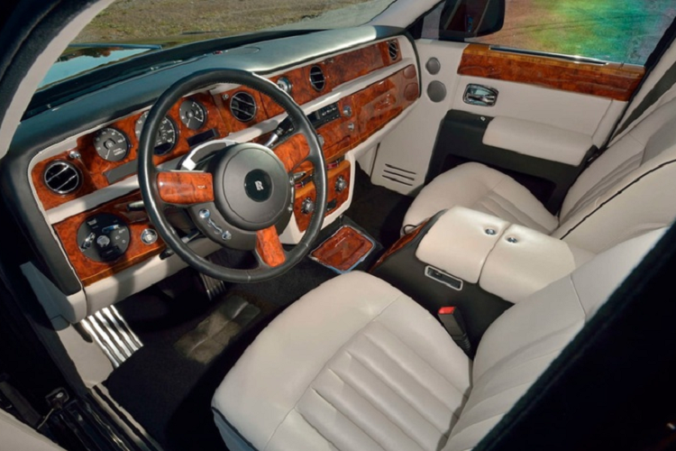 Rolls-Royce Phantom cua ong Donald Trump khoang 300.000 USD-Hinh-4