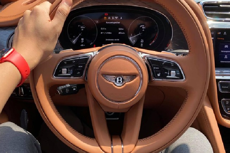 Bentley Bentayga V8 2021 ca chuc ty dong 