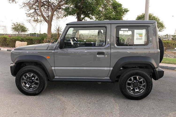 Suzuki Jimny 2021 bat ngo tang gia manh trong ngay dau nam moi-Hinh-5