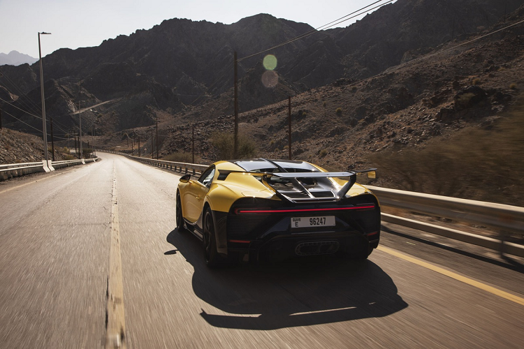 Bugatti Chiron Pur Sport hon 3,5 trieu USD thu nghiem tai Dubai-Hinh-2