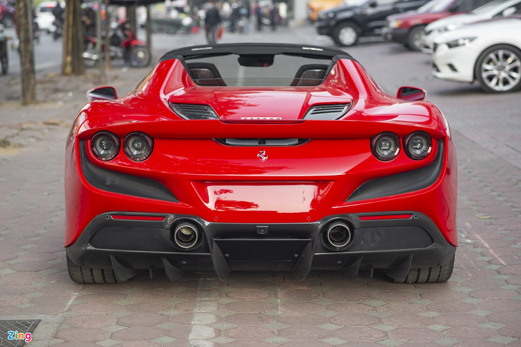 Chi tiet sieu xe Ferrari F8 Spider hon 20 ty dong tai Viet Nam-Hinh-2