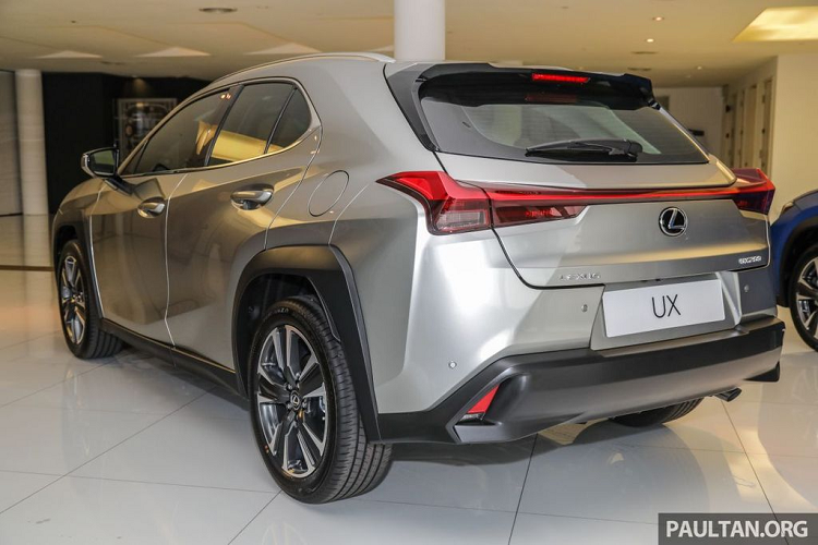 Lexus UX moi sap Viet Nam, 