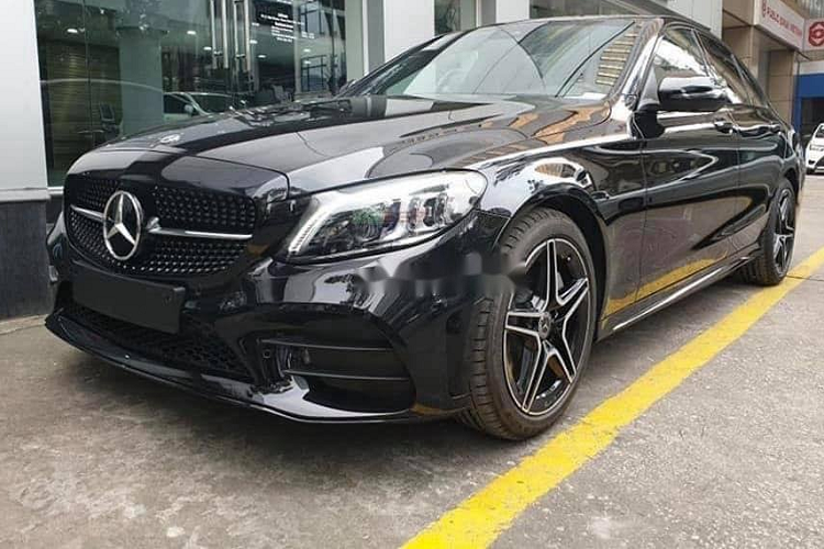 Ban trai DJ Mie tau Mercedes-Benz C300 AMG gan 2 ty dong-Hinh-7