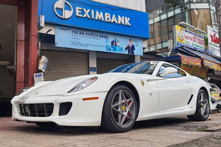 Nhin lai Ferrari 599 GTB Fiorano cua Dai gia Dang Le Nguyen Vu-Hinh-7