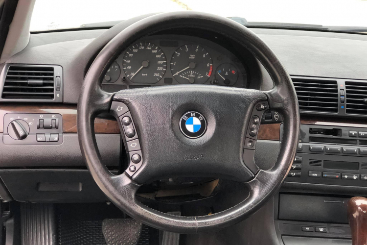 BMW 318i cu gan 200 trieu tai Ha Noi, “ho voi” ai dam nhay?-Hinh-5