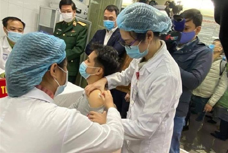 Ngay mai tiem thu nghiem giai doan 2 vaccine COVID-19 cua Viet Nam