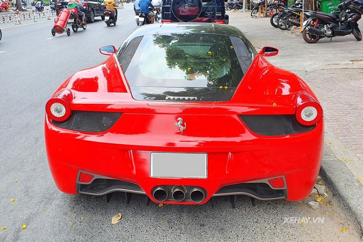 Sieu xe Ferrari 458 Italia hon 10 nam tuoi, 