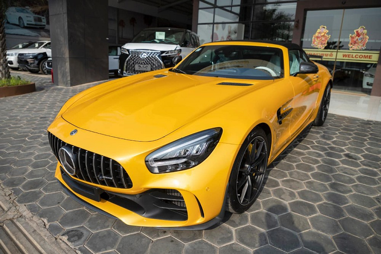 Dai gia Campuchia tau sieu xe Mercedes-AMG GT R mui tran 